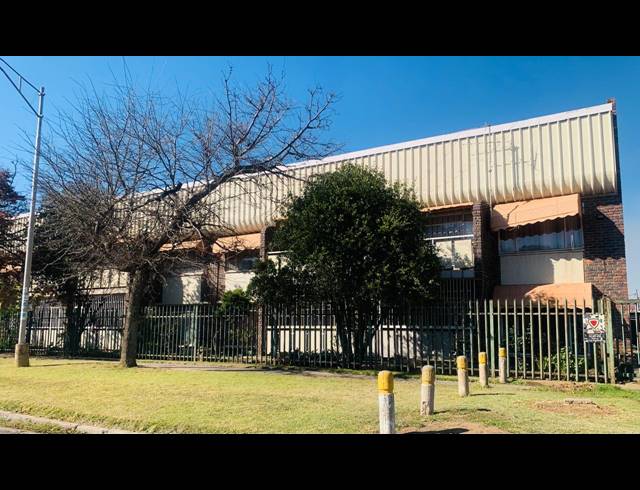2 BEDROOM FLAT FOR SALE IN VEREENIGING CENTRAL